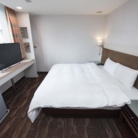 Junli Hotel Banciao Екстериор снимка