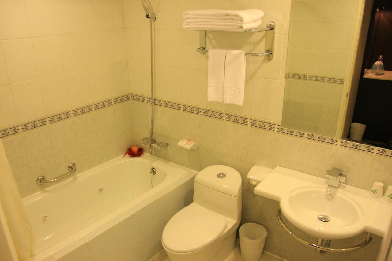 Junli Hotel Banciao Екстериор снимка