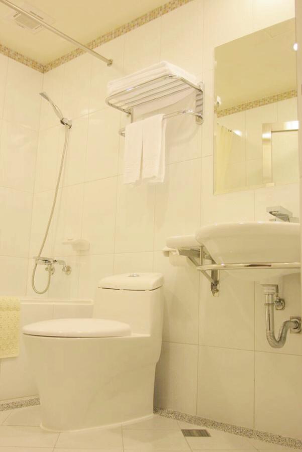 Junli Hotel Banciao Екстериор снимка