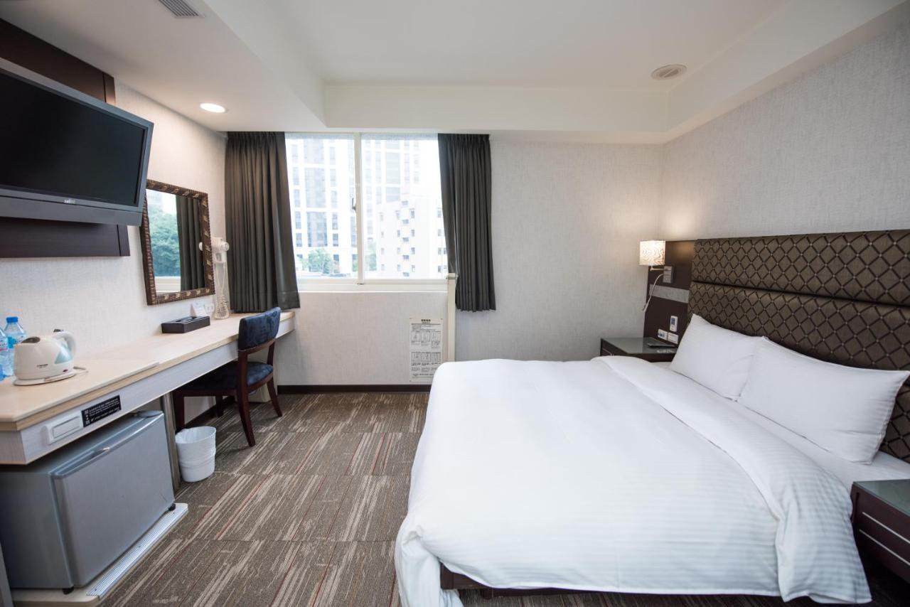 Junli Hotel Banciao Екстериор снимка