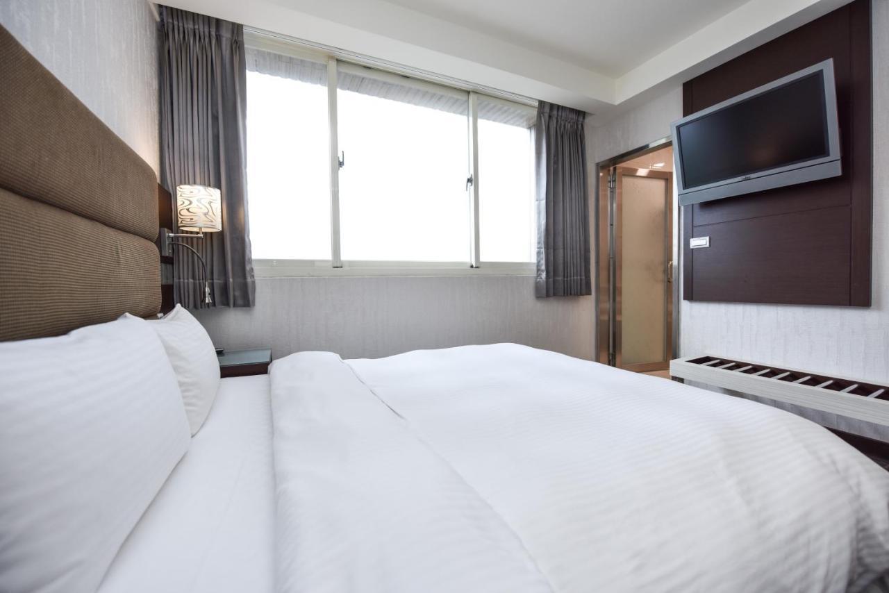 Junli Hotel Banciao Екстериор снимка