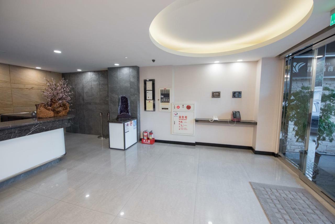 Junli Hotel Banciao Екстериор снимка